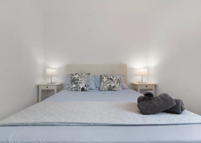 Lirio Blanco De Dunas Canarias * بلايا ديل إنغلز